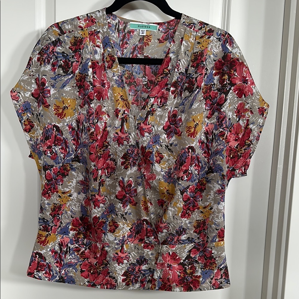 Floral Women's Top - Pink and Red size medium